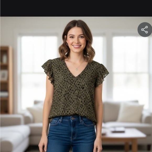 Evereve Tops - EVEREVE Evereve Olive Patterned Ruffle Sleeve Blouse. SIZE S